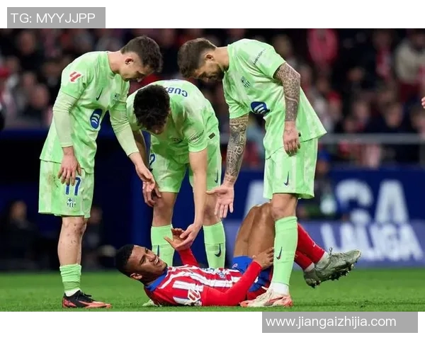 巴黎对阵巴萨的激烈对决让球迷泪流满面情感交织难以自已 巴黎对阵巴萨的激烈对决让球迷泪流满面情感交织难以自已