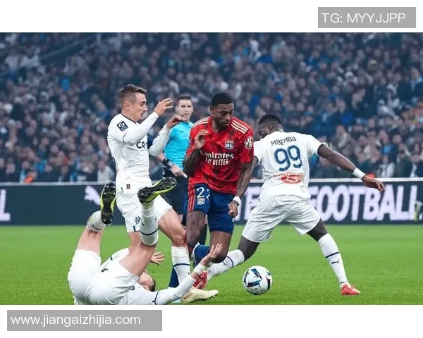 里昂与巴黎精彩对决比赛回放分析及精彩瞬间回顾