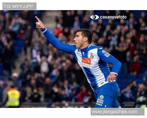 雷耶斯与西班牙人对决回顾球场上的激情与荣耀交织 雷耶斯与西班牙人对决回顾球场上的激情与荣耀交织